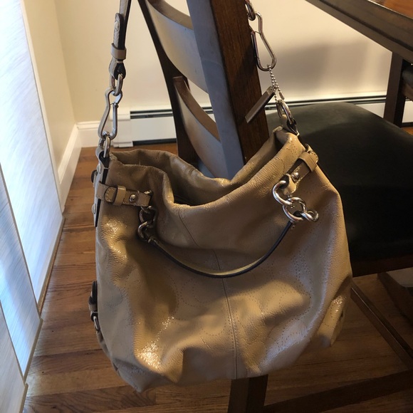 Patent leather perforated Coach bag - Picture 2 of 6